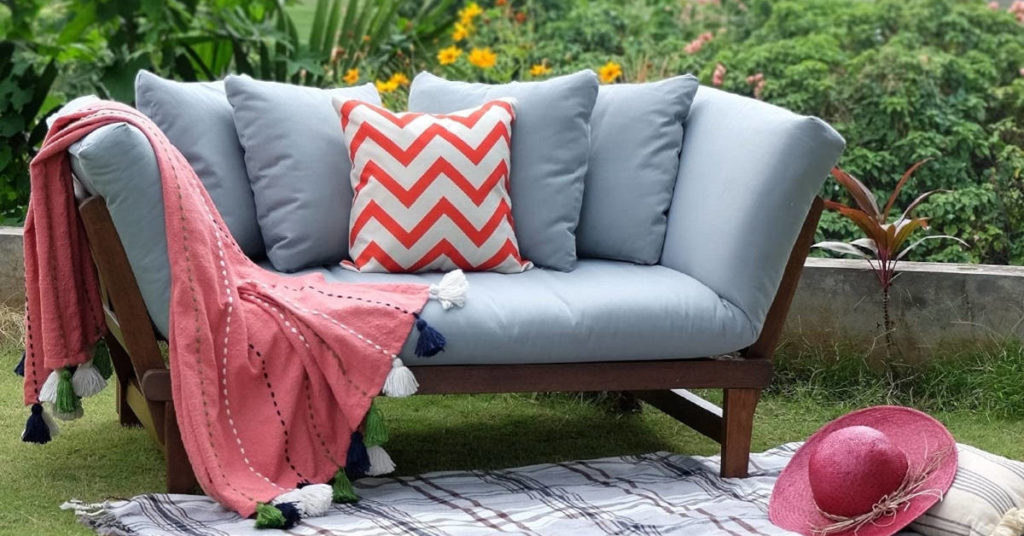best outdoor convertible daybeds for patio featured